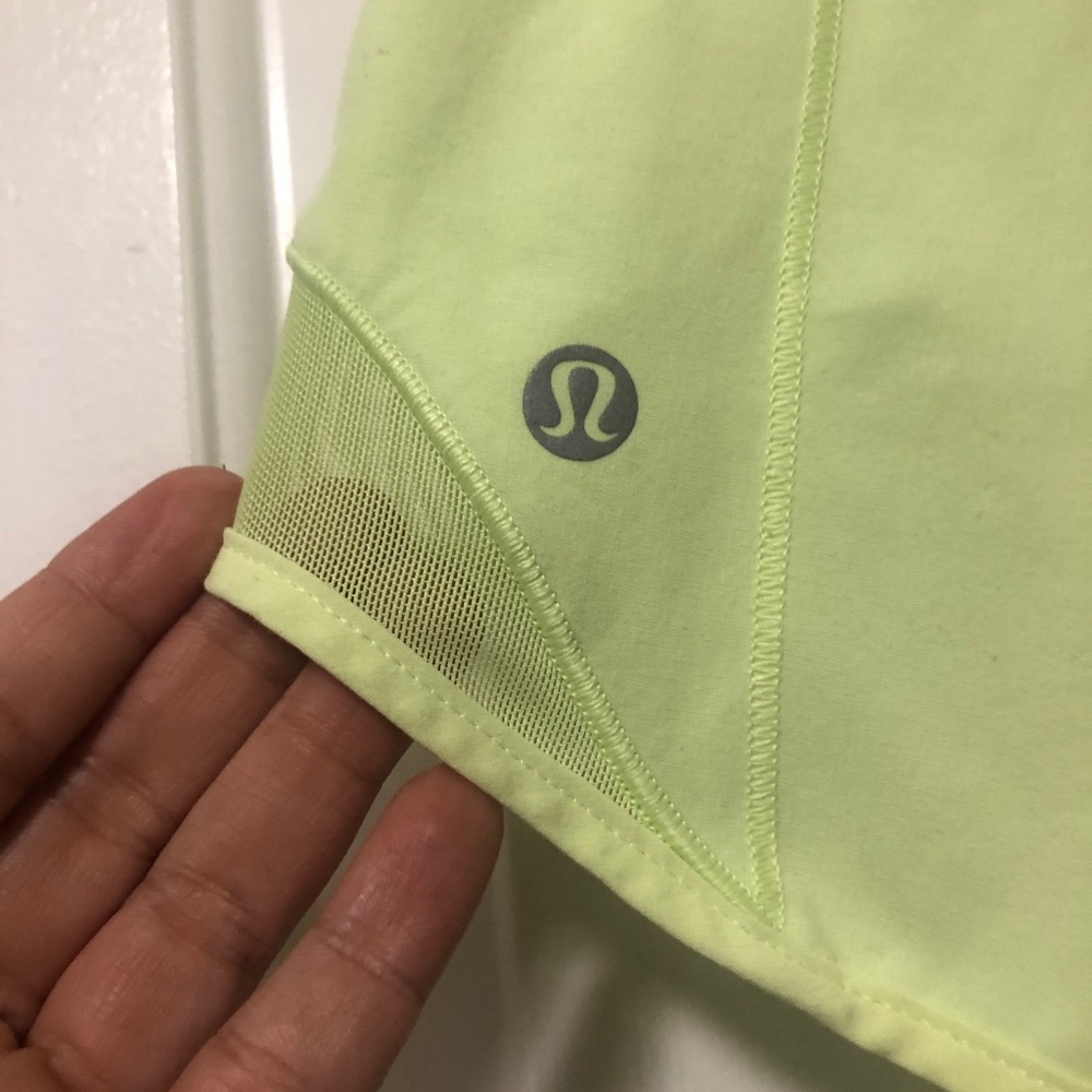 lululemon athletica Women's Light Yellow Athletic Shorts Size 6 Great conditions - Picture 2 of 4